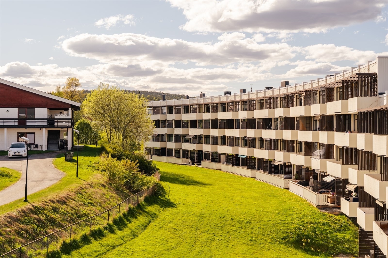 Området kombinerer rolige omgivelser med nærhet til et bredt tilbud av servicetjenester, fritidsaktiviteter og gode kollektivforbindelser. Galleribilde