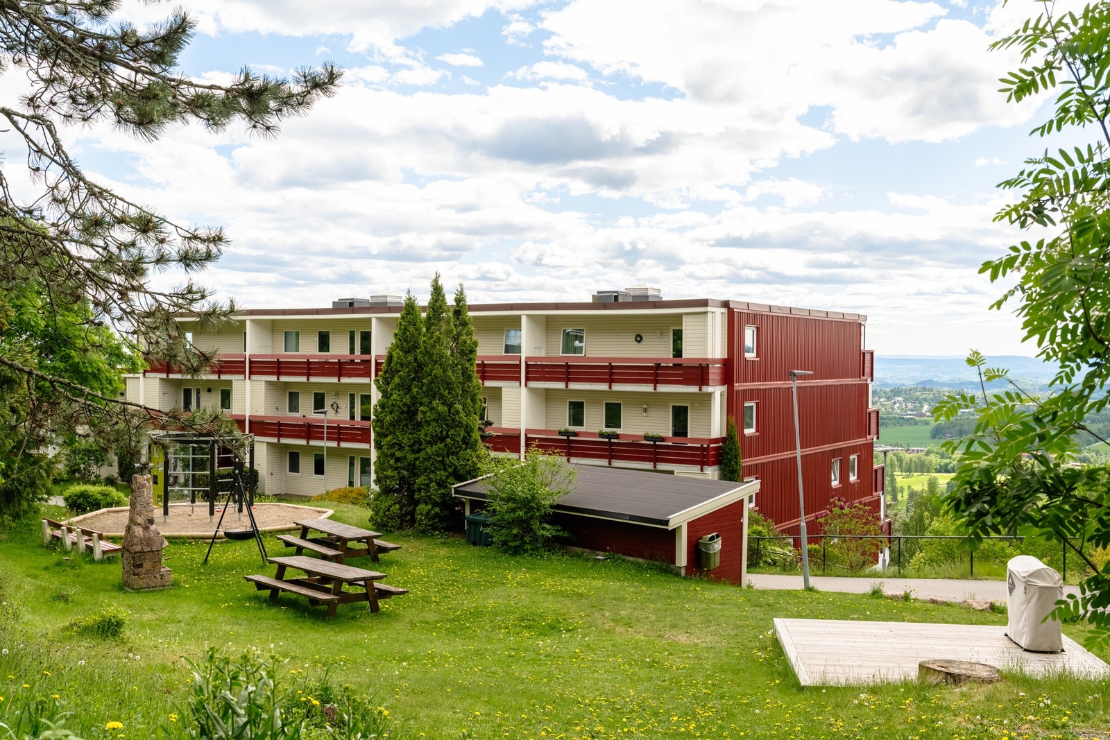 Måltrostskogen Borettslag er et attraktivt og veldrevet borettslag i Holmenkollens vestside. Galleribilde