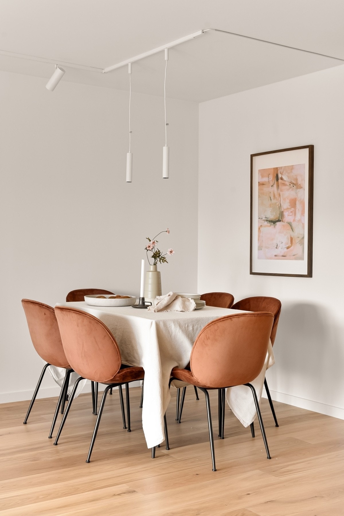 Spisesone med pendelbelysning Galleribilde