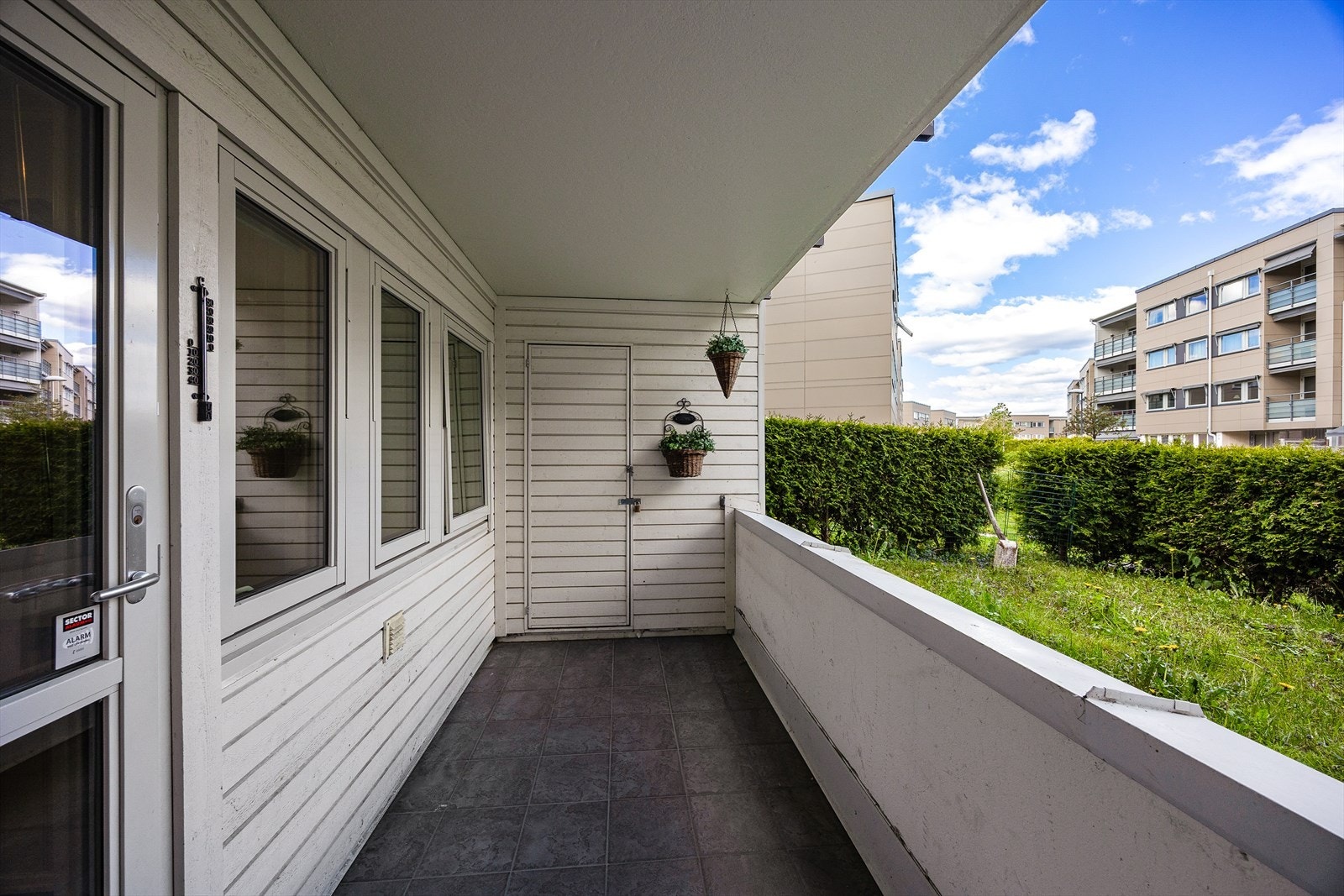 Terrassen er på ca. 7 m² og vender mot borettslagets indre område. Galleribilde