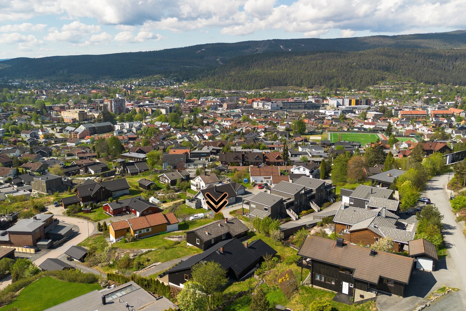 Fra boligen er det kort vei til både skole, barnehage, dagligvarebutikk og kollektivtransport. Galleribilde