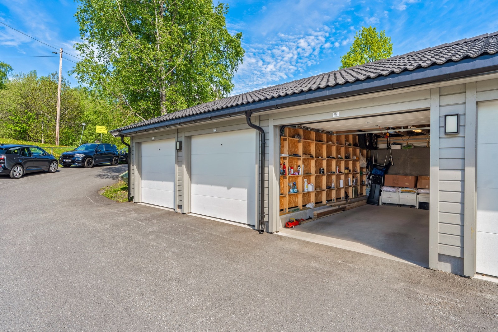 Boligen følger med en garasjeplass. Galleribilde
