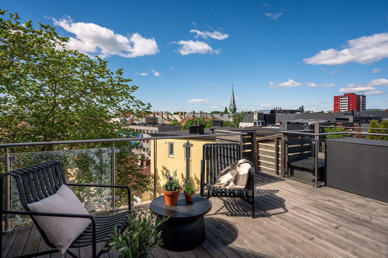 Øverst troner en majestetisk og privat takterrasse på hele 46 m² - en av de mest unike terrassene på hele Sagene! Galleribilde