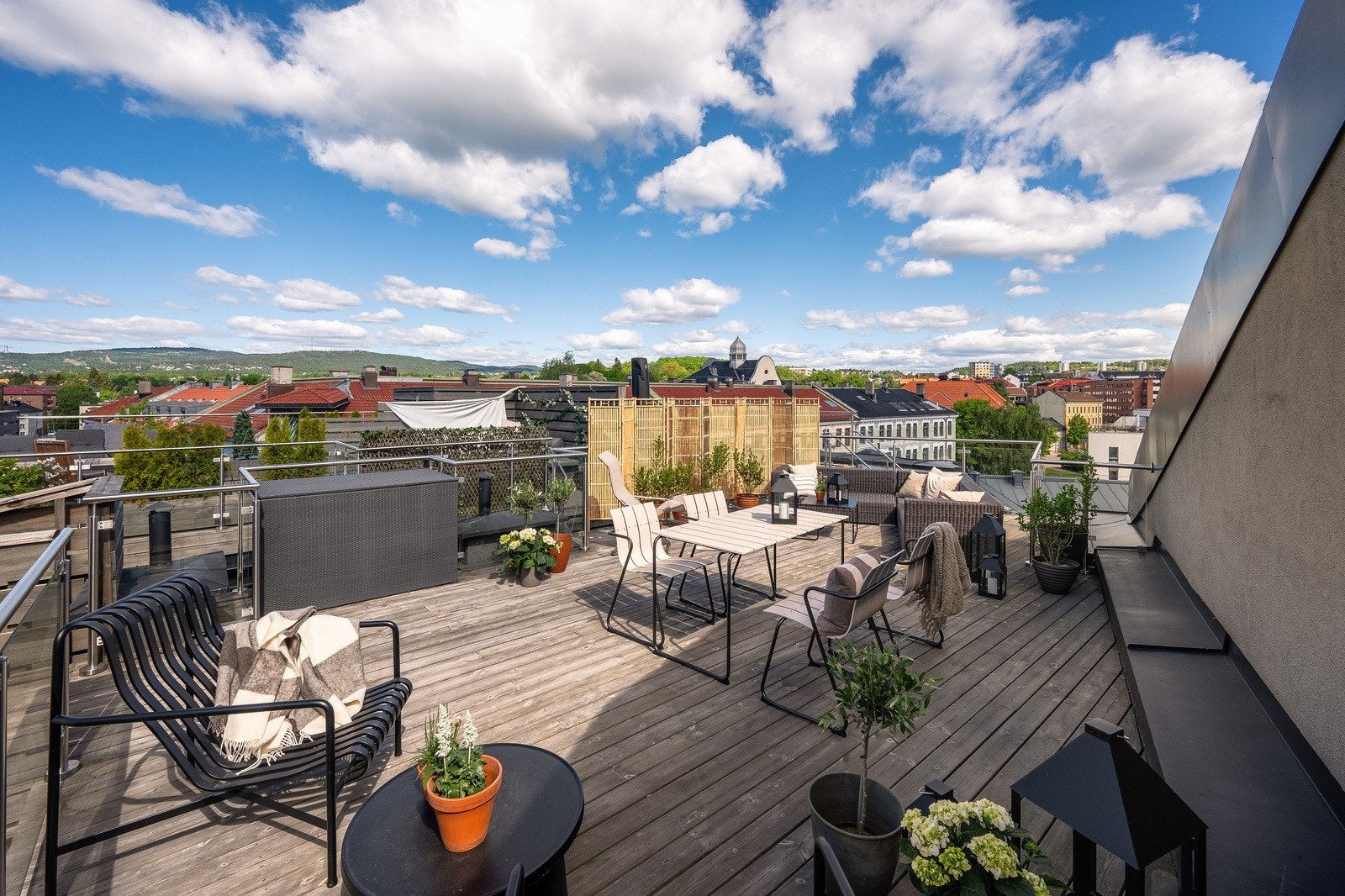 Nesten obligatorisk å invitere på 17. mai og nyttårsaften med denne terrassen Galleribilde
