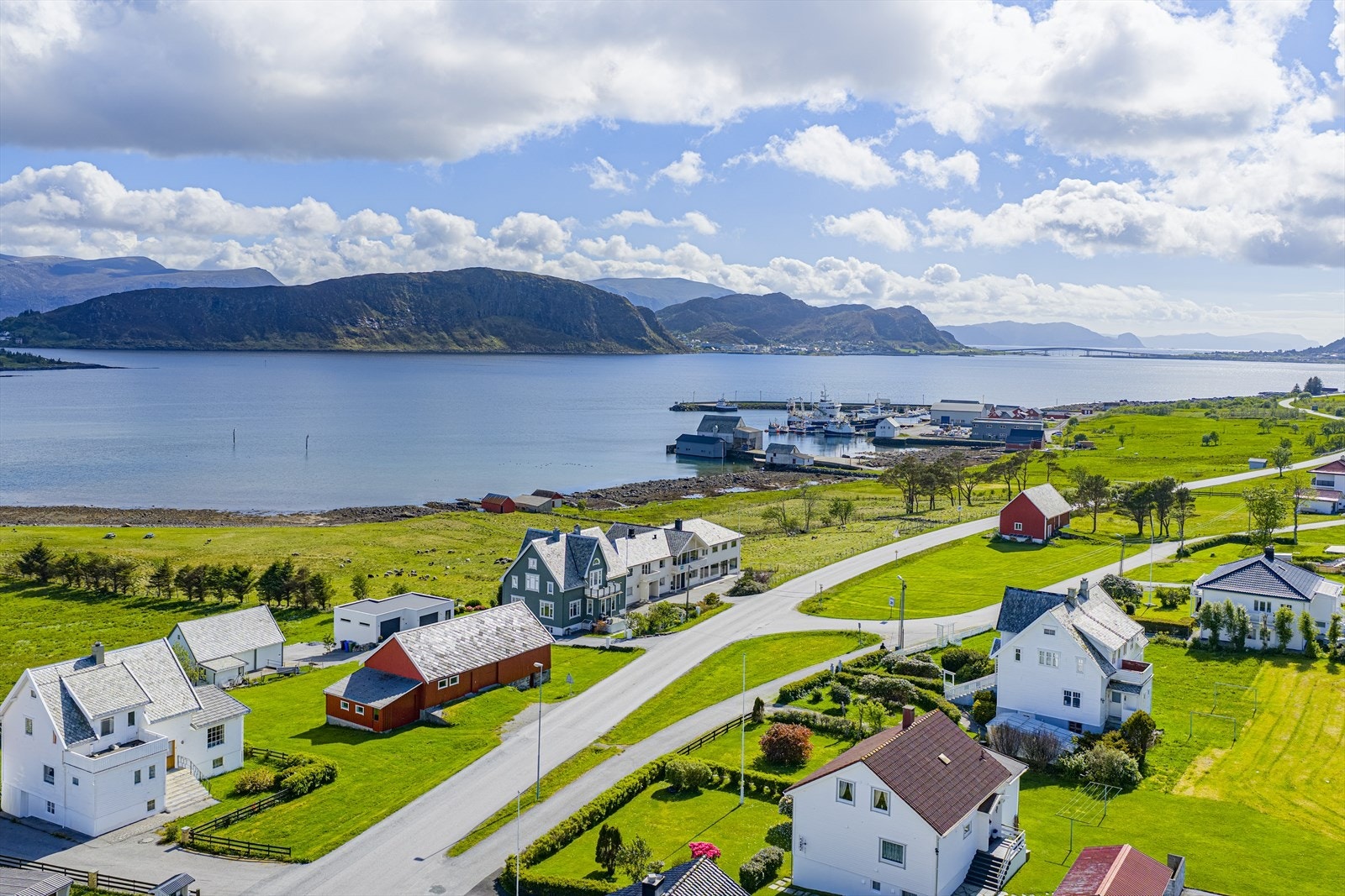 Oversiktsbilde av nærområdet | Foto: Blåtind fotografikk Galleribilde