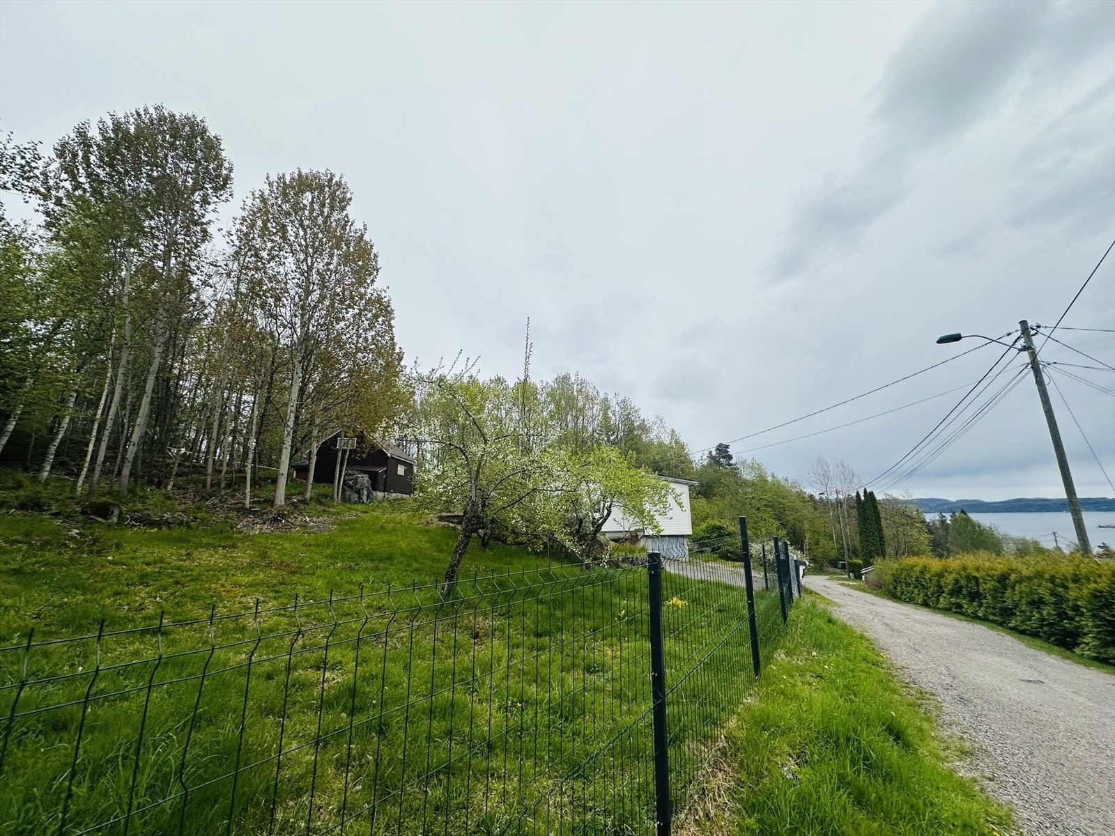 Deler av tomten er inngjerdet Galleribilde