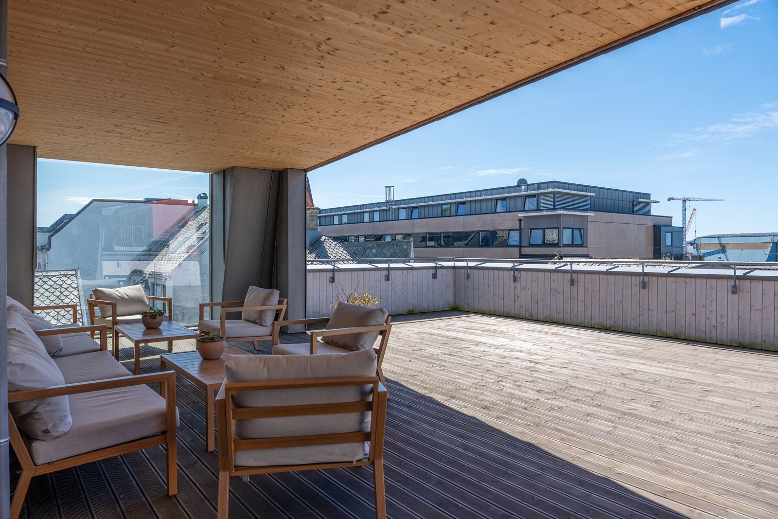 Felles takterrasse med gode solforhold og flott utsikt. Galleribilde