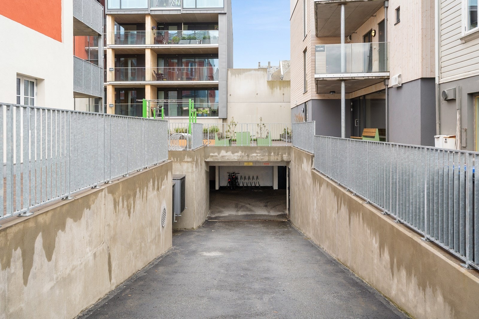 Mulighet for parkeringsplass i lukket garasjeanlegg Galleribilde