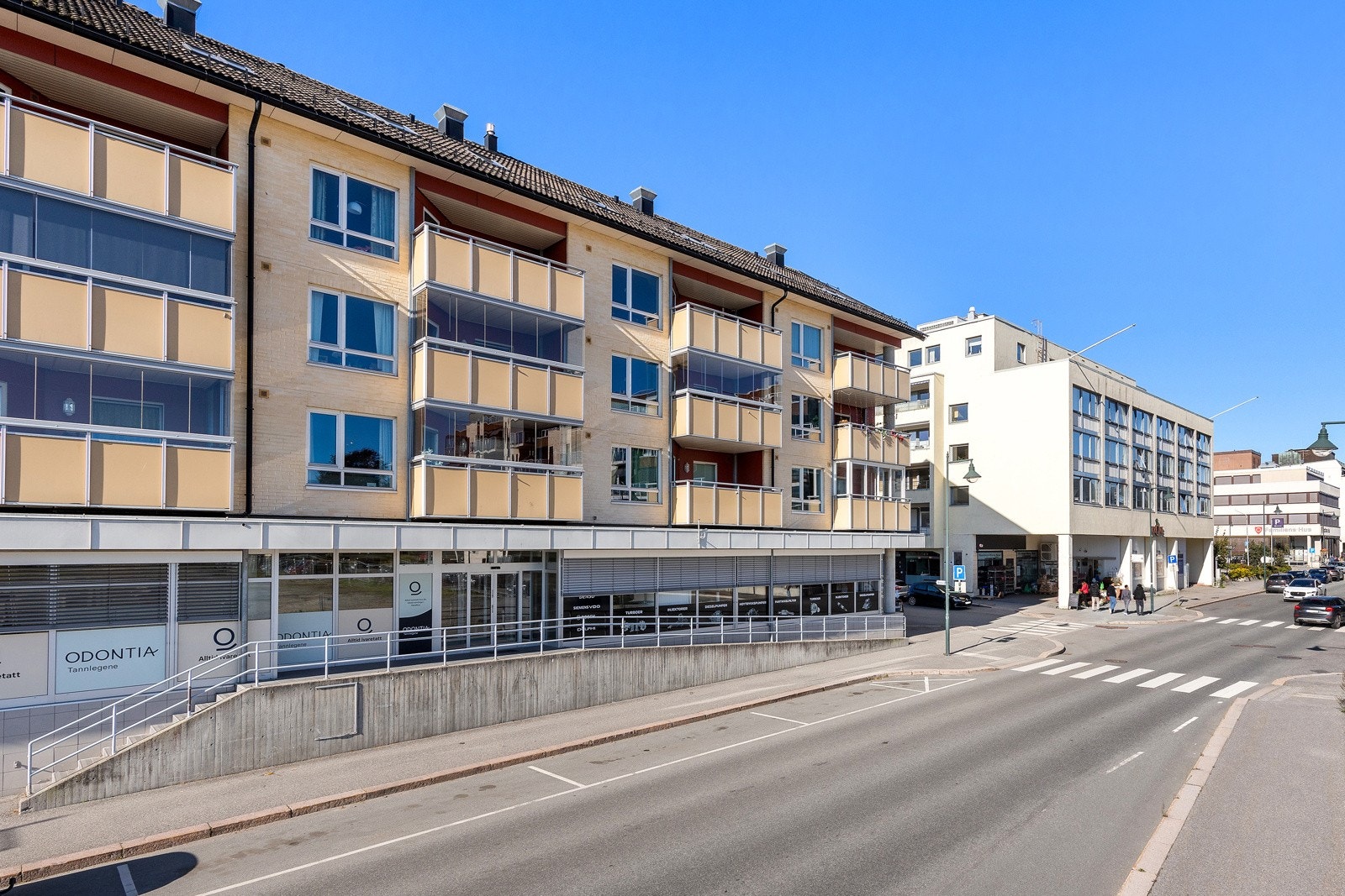 Bygget er beliggende sentralt i Hønefoss. Galleribilde