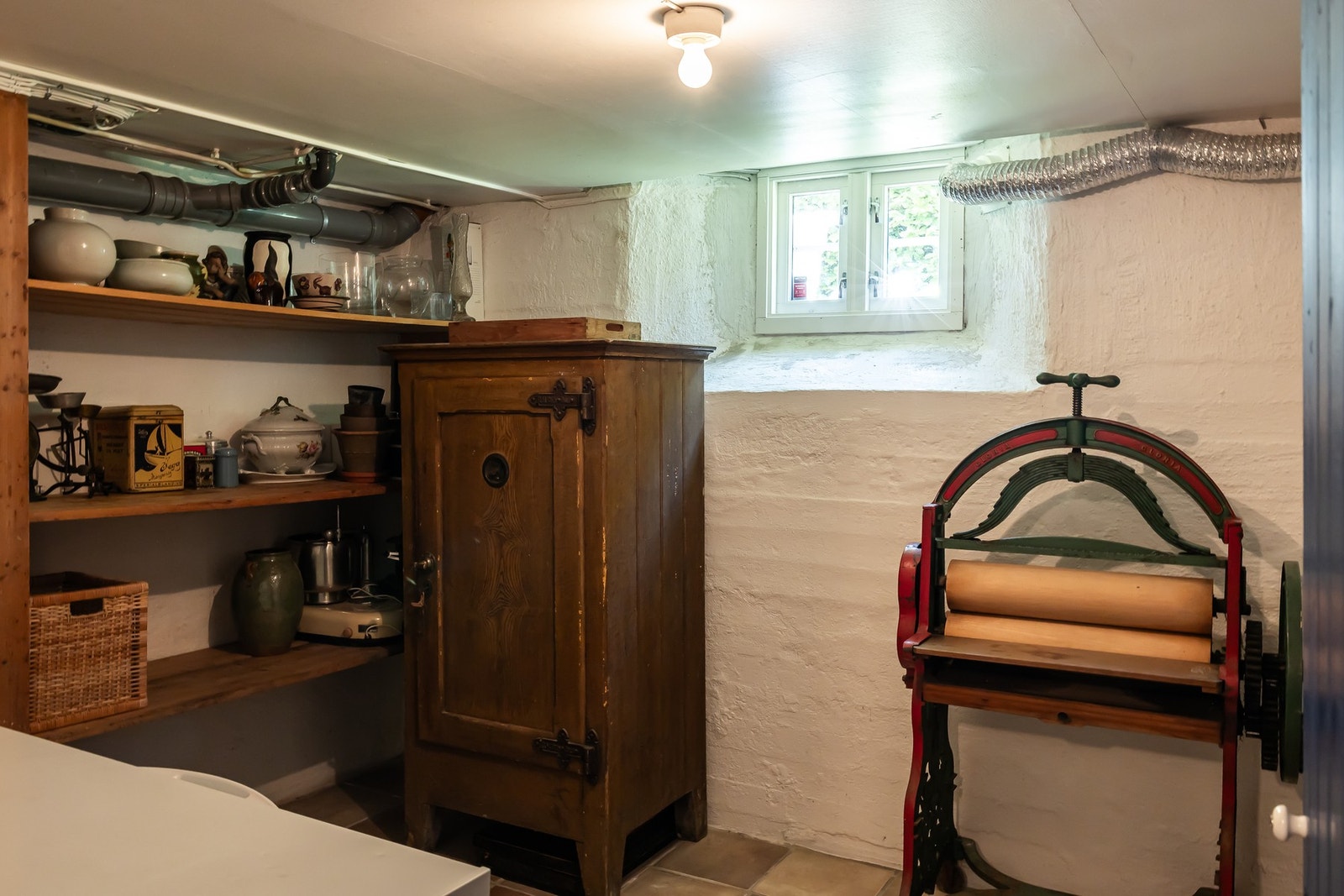 God plass til oppbevaring i kjeller. Galleribilde