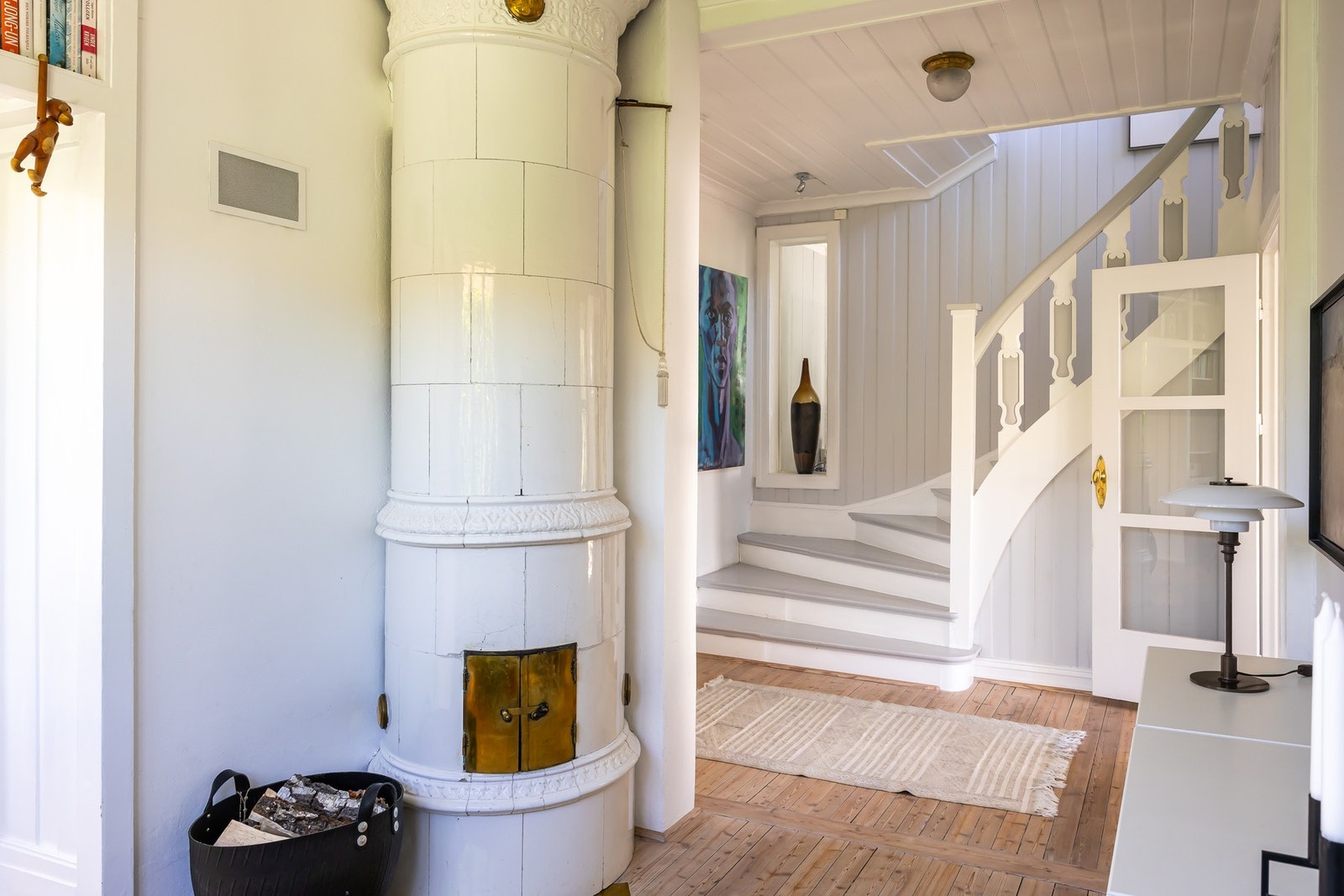 Nydelig kakkelovn. Galleribilde