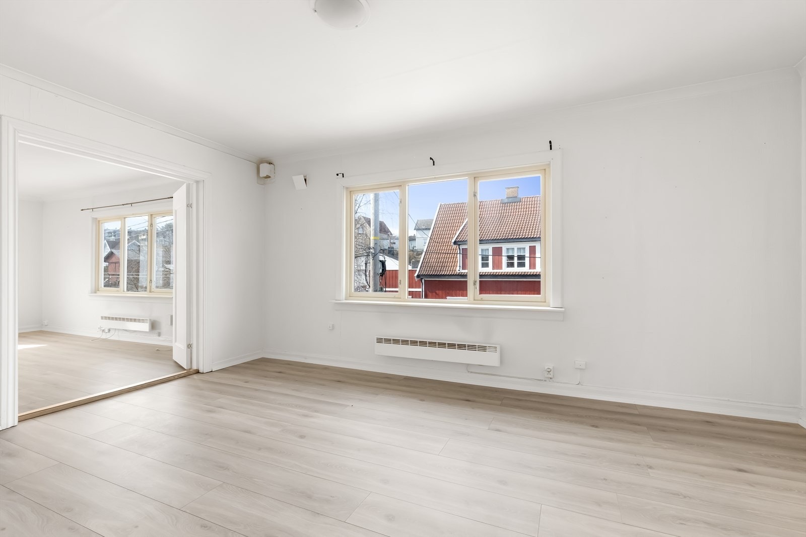 Vinduene i etasjen er hovedsakelig skiftet i perioden 2013 til 2020 og har 2-lags glass. Galleribilde