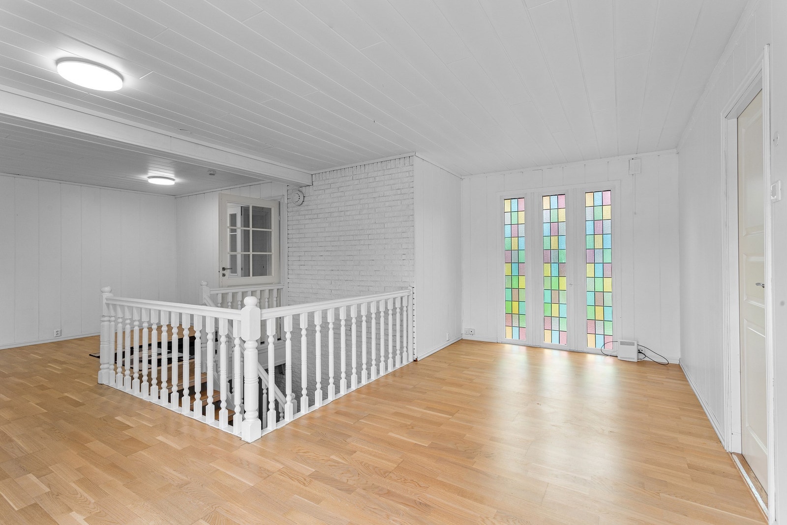 Gode muligheter for innredning av en ekstra stue eller en forlengelse av eksisterende stue. Galleribilde