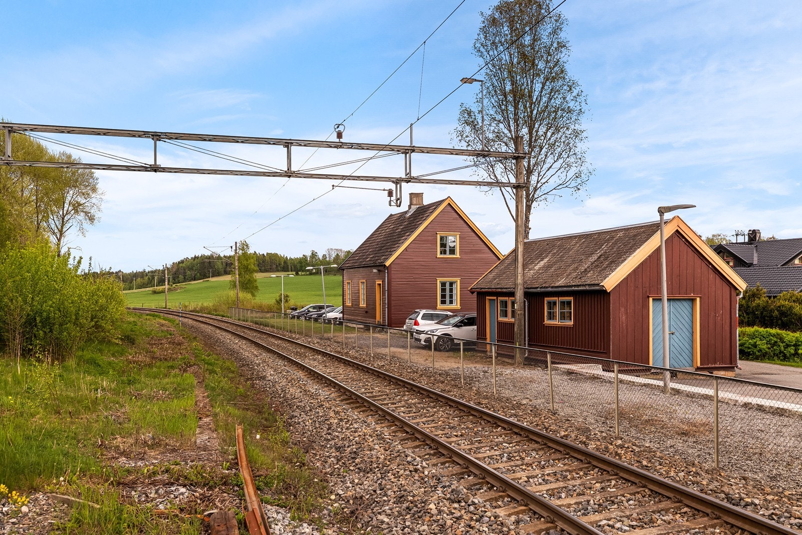 Ca. 8-10 minutters gange fra boligen ligger Skotbu stasjon, med togforbindelse til Oslo S på kun ca. 21 minutter. Galleribilde