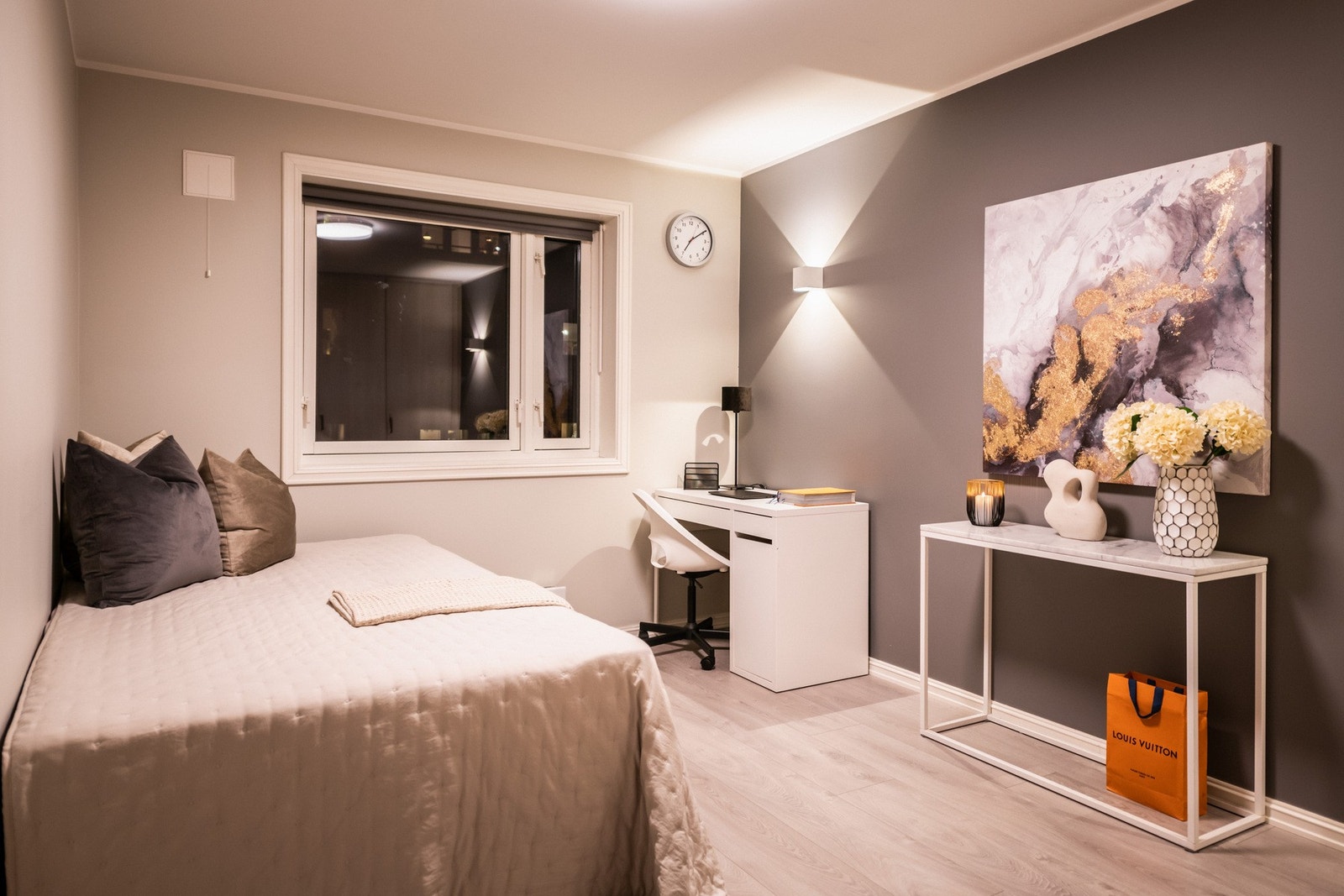 Med beliggenhet på Fagerborg er det gangavstand til alt fra dagligvare og kafeer til parker og et komplett kollektivtilbud.
(Eldre bilder fra forrige salgsprosess) Galleribilde