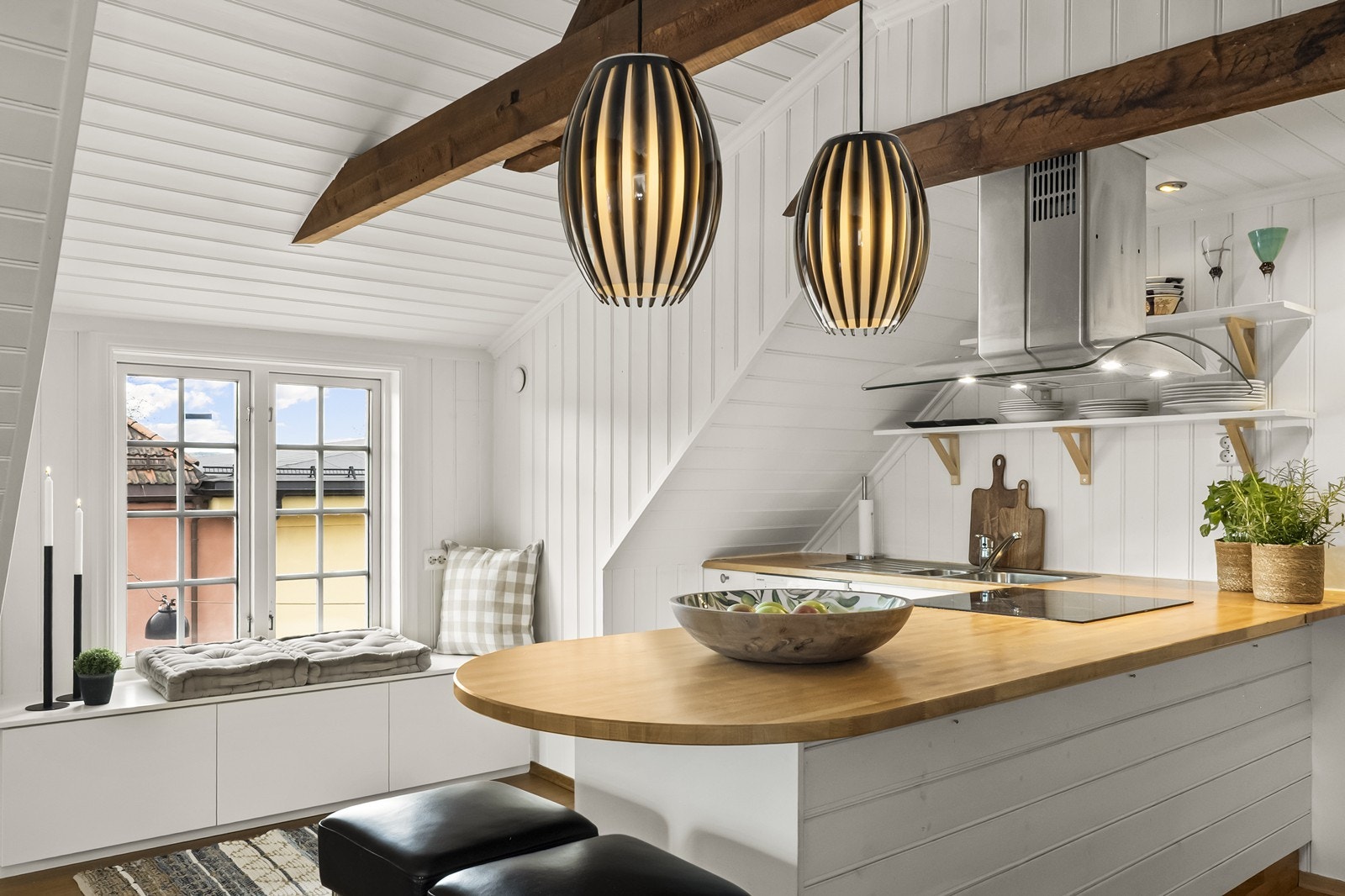 Særegen selveierleilighet med loftspreg - en flott kombinasjon av det historiske og moderne! Galleribilde