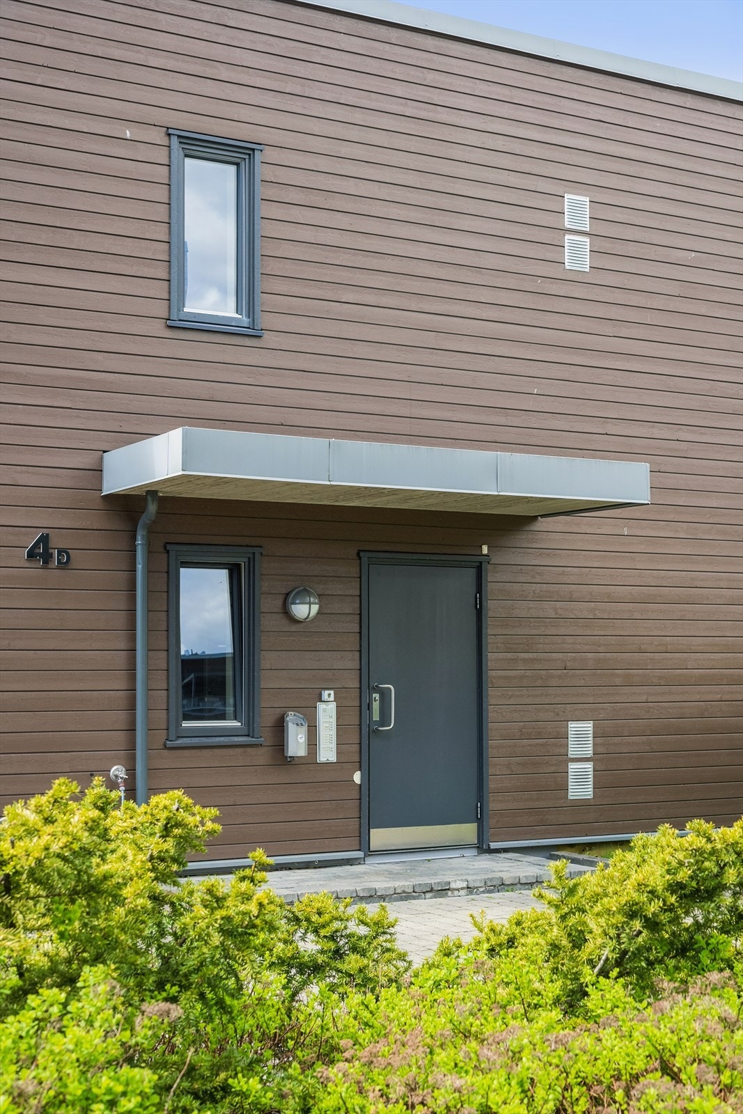 Hyggelig inngangsparti for Elvarheimsgata 4D. Galleribilde