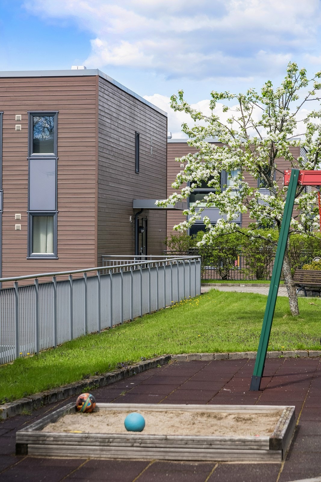 Borettslaget har også en egen lekeplass på fellesområdet. Galleribilde