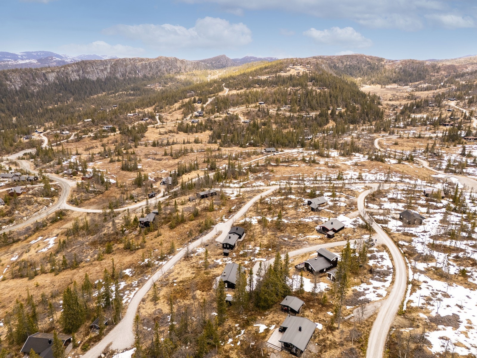 Nærmeste sentrum er Eggedal, ca. 20 minutter med bil, med dagligvarebutikk og Vinmonopol. Galleribilde