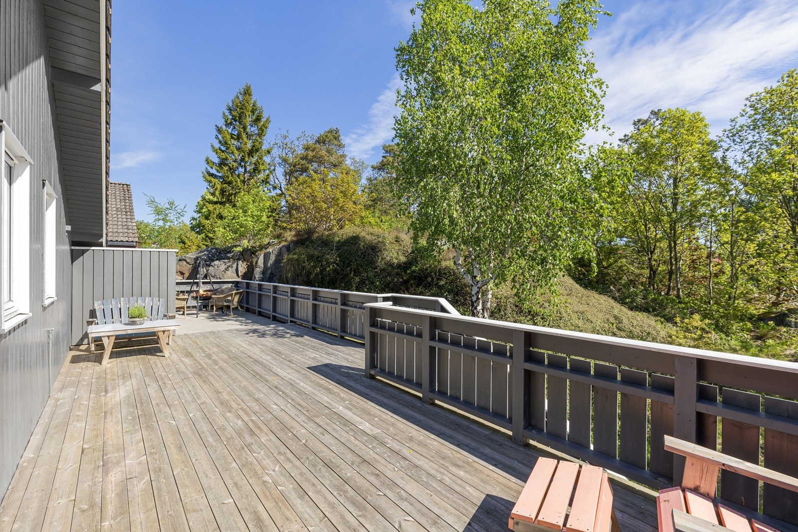 Romslig terrasse Galleribilde