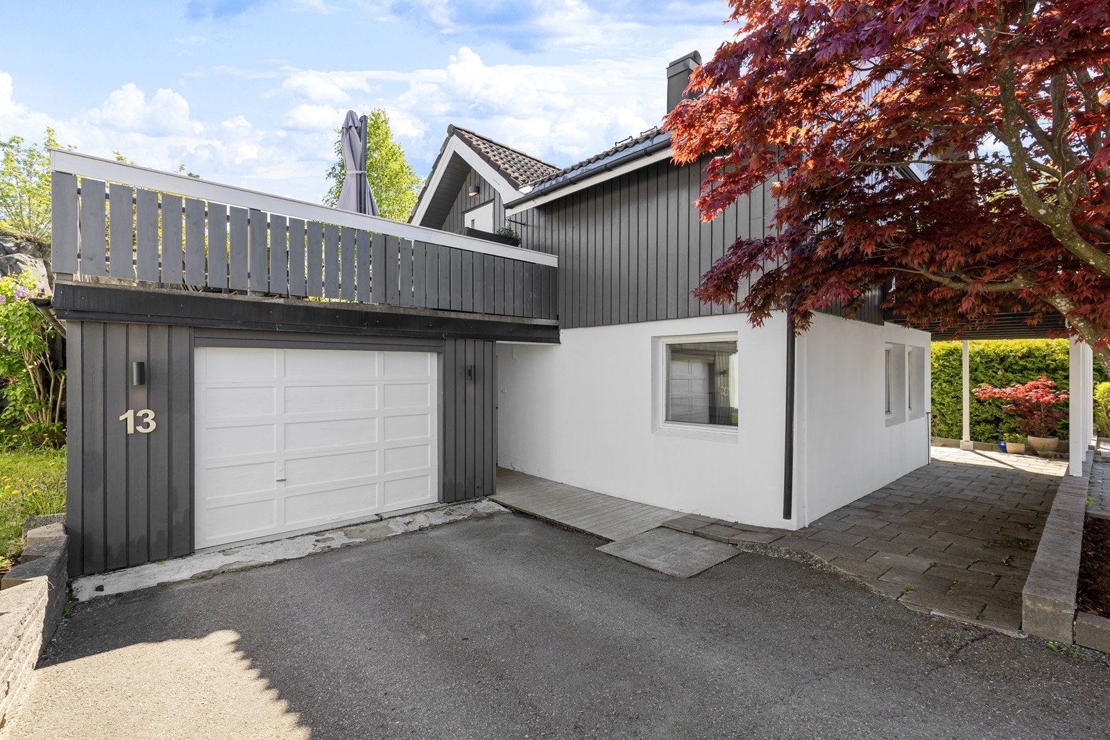 Garasje med stor bod/verksted i bakkant Galleribilde