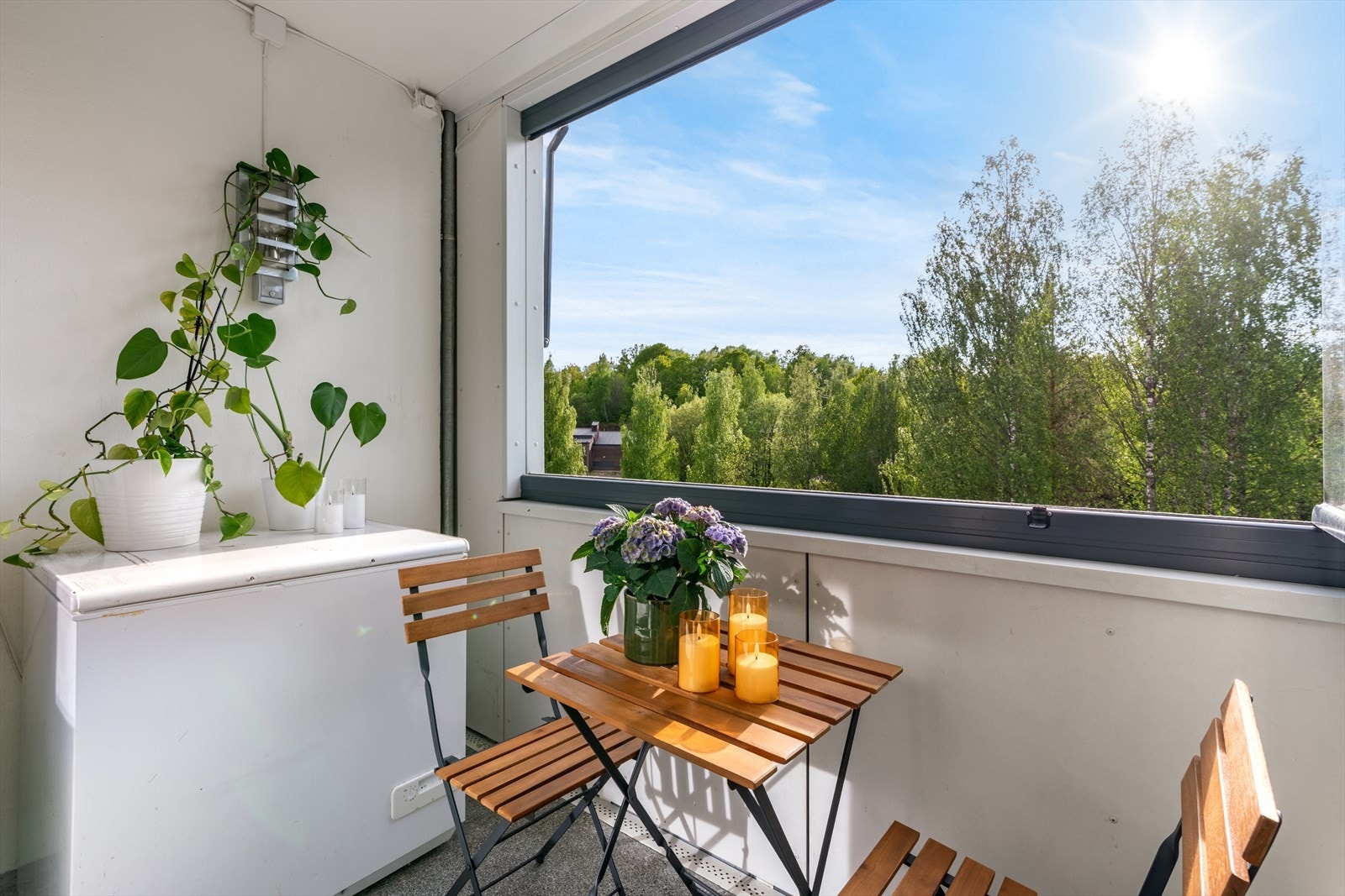 Balkongen vender mot sydvest. Galleribilde