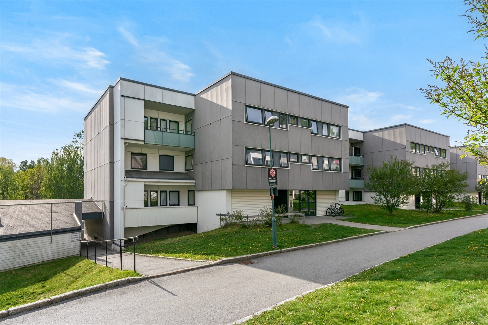 Leiligheten har trappefri adkomst og ligger i blokkens 2. etasje. Galleribilde