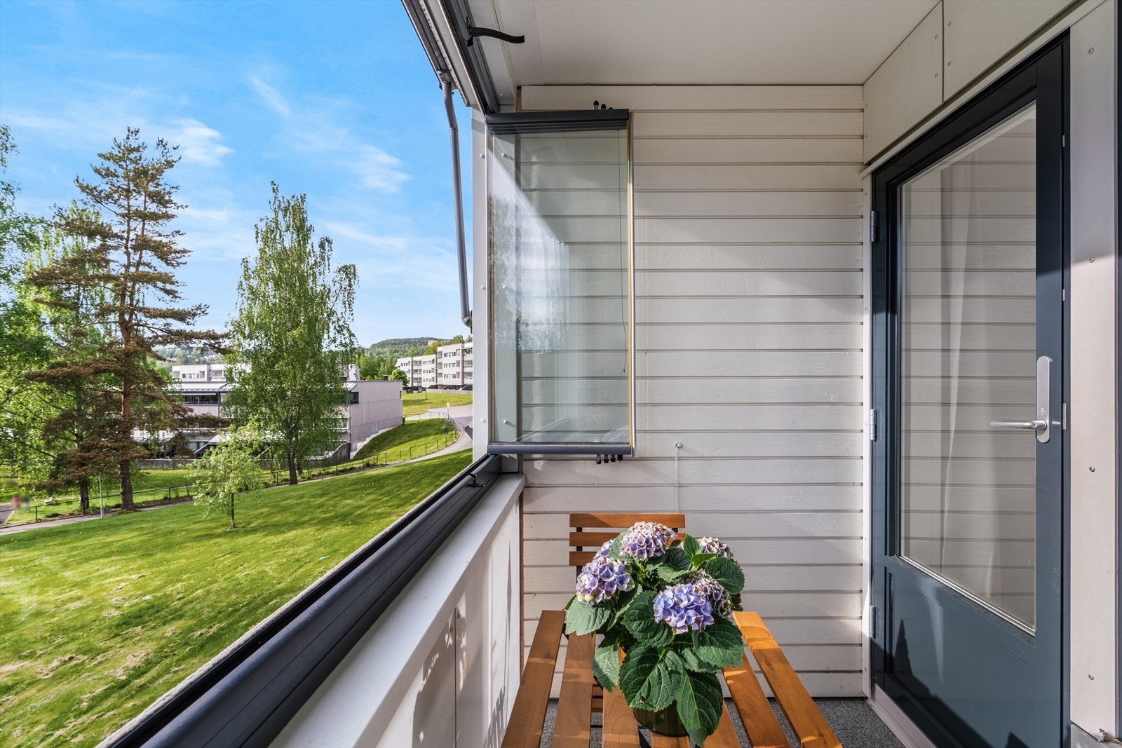 Ved innglasset område sitter du helt lunt og skjermet, også når været ikke er på sitt beste. Galleribilde