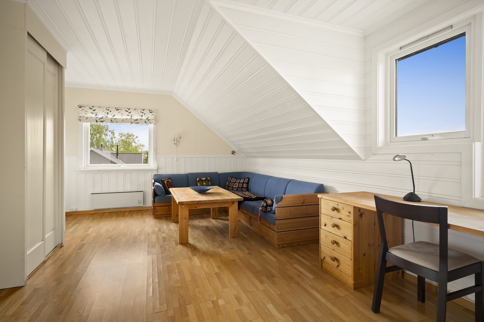 Loftstue med god plass og nydelig utsikt Galleribilde