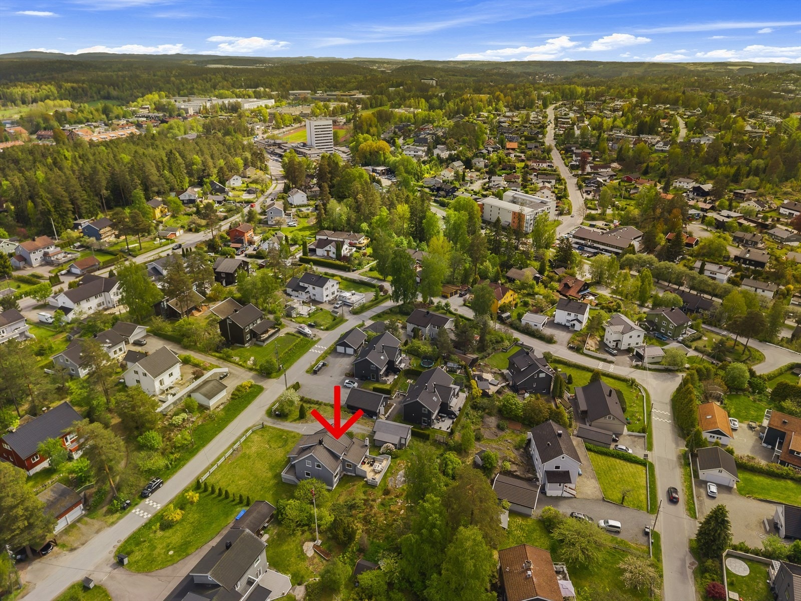 Her bor man i en lite trafikkert vei, et attraktivt og barnevennlige eneboligstrøk Galleribilde