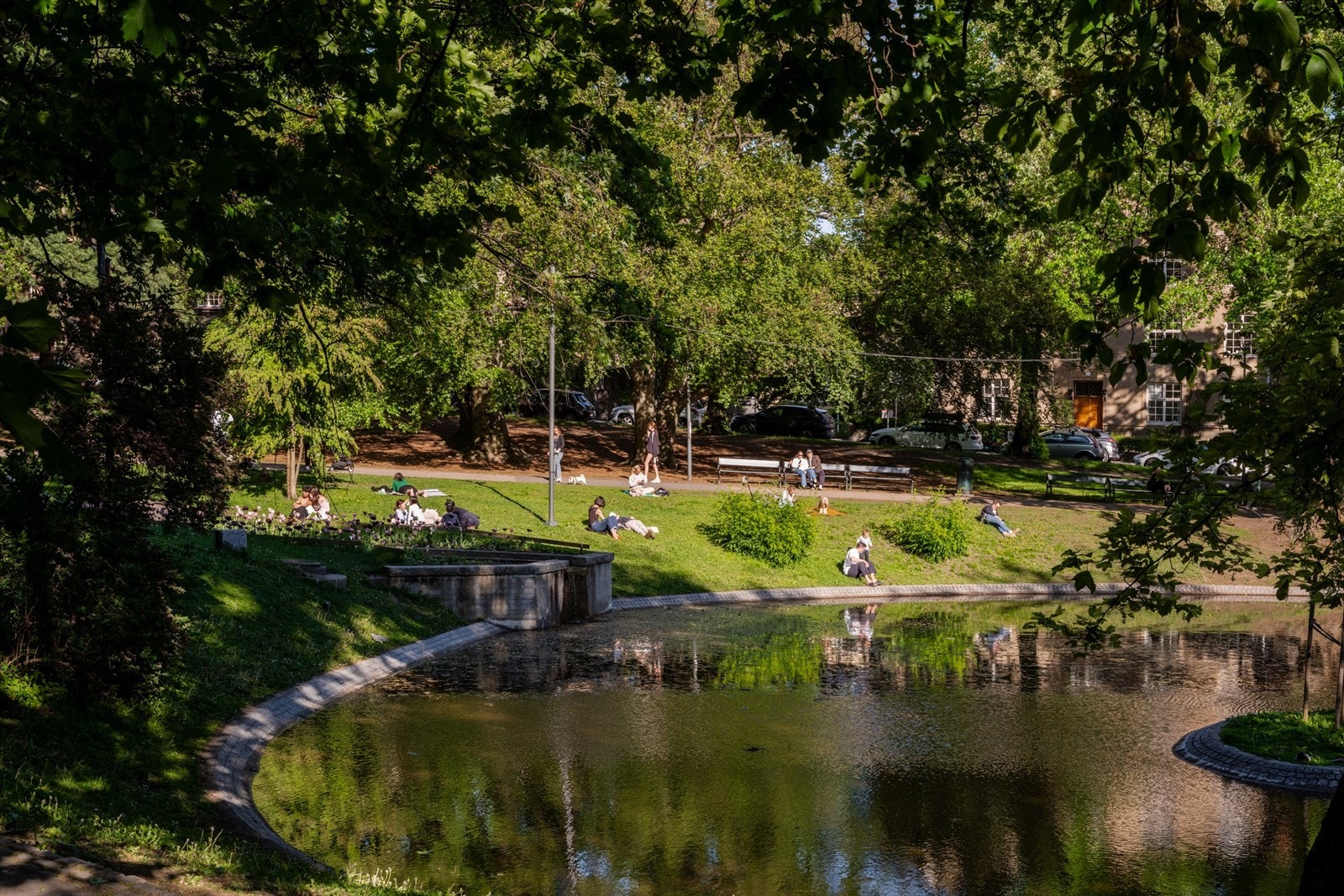 Leiligheten har umiddelbar nærhet til populære og idylliske St.hanshaugen park. Galleribilde