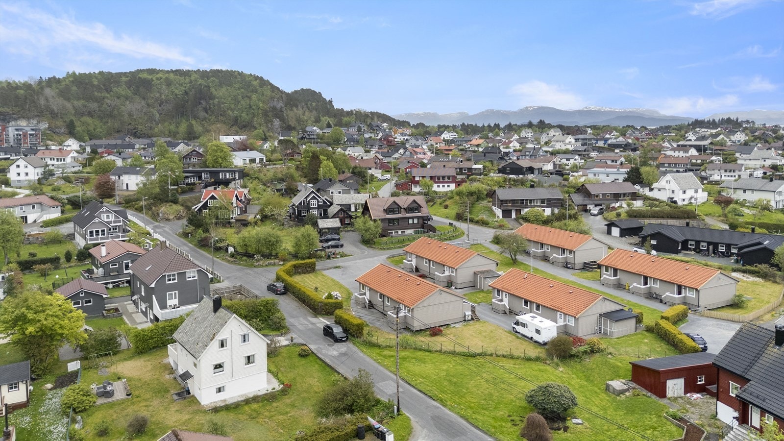 Nabolaget er skildra som svært trygt og har nærleik til både skog og mark. Galleribilde