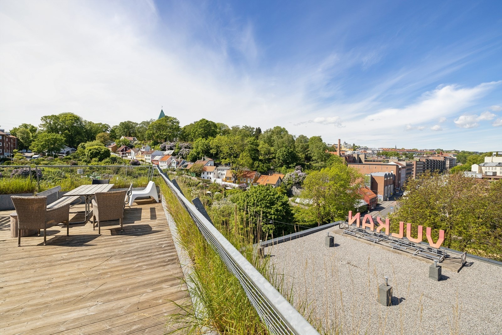 Sameiet har en stor takterrasse beboere kan benytte seg av. Galleribilde
