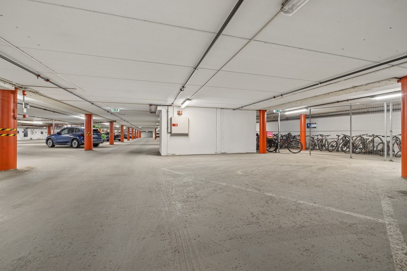 Mulighet for garasjeleie med heisadkomst opp til leiligheten. Galleribilde