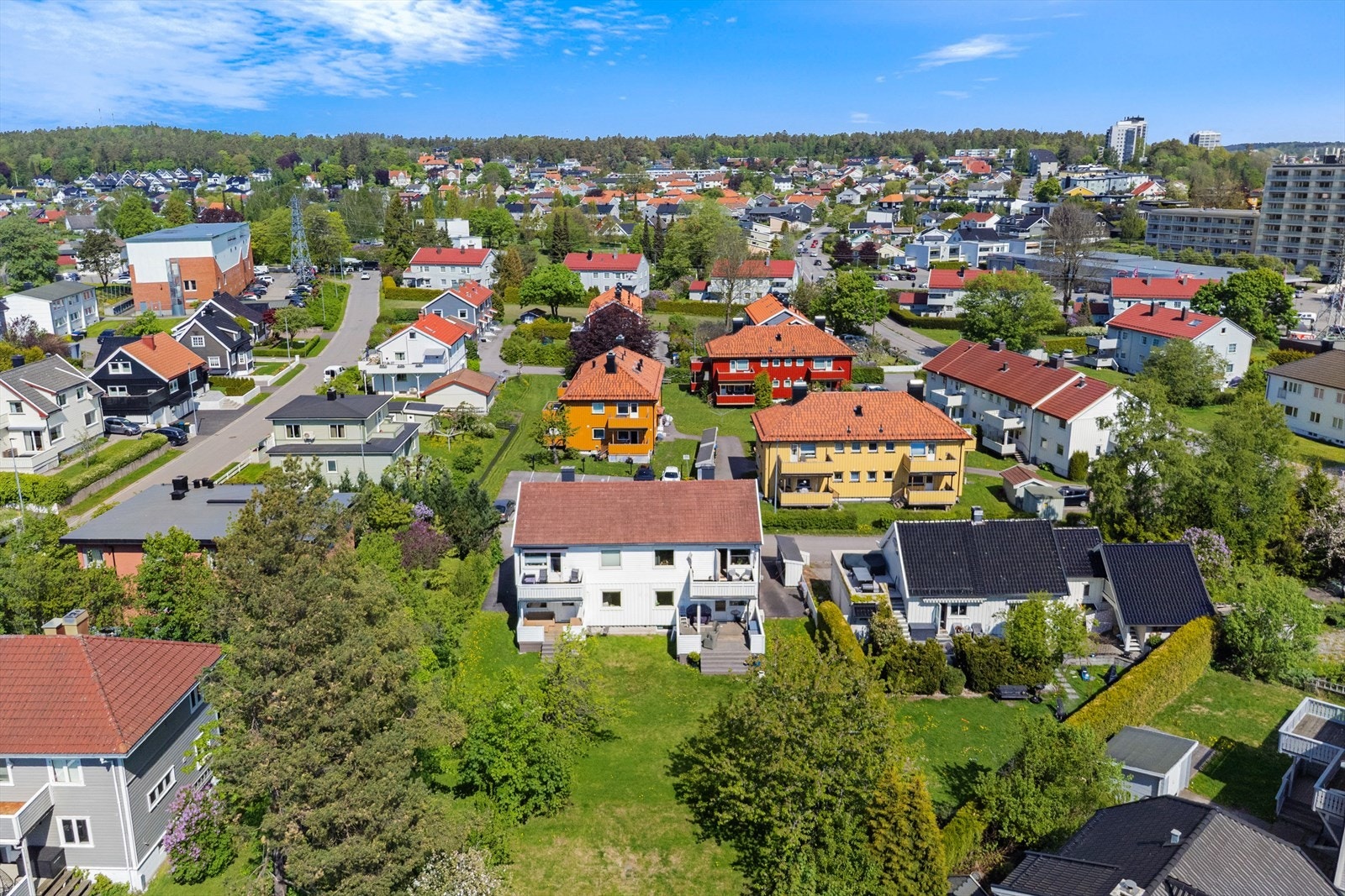 Leiligheten har en sentrumsnær beliggenhet i det rolige område Heimdal. Galleribilde