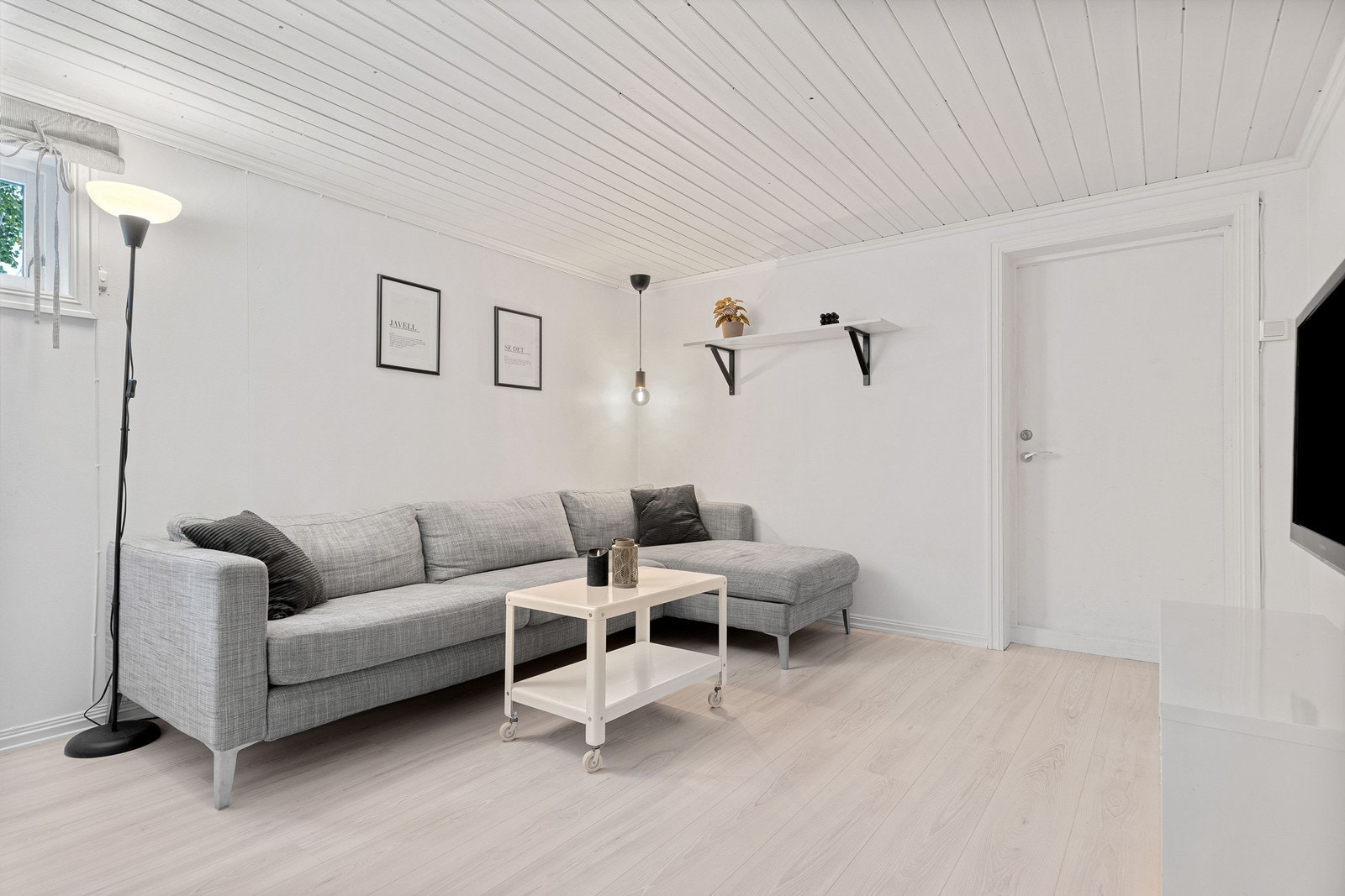 Gang innredet som stue (Selger har de siste årene leid ut etasjen for rimeligere bokostnad) Galleribilde