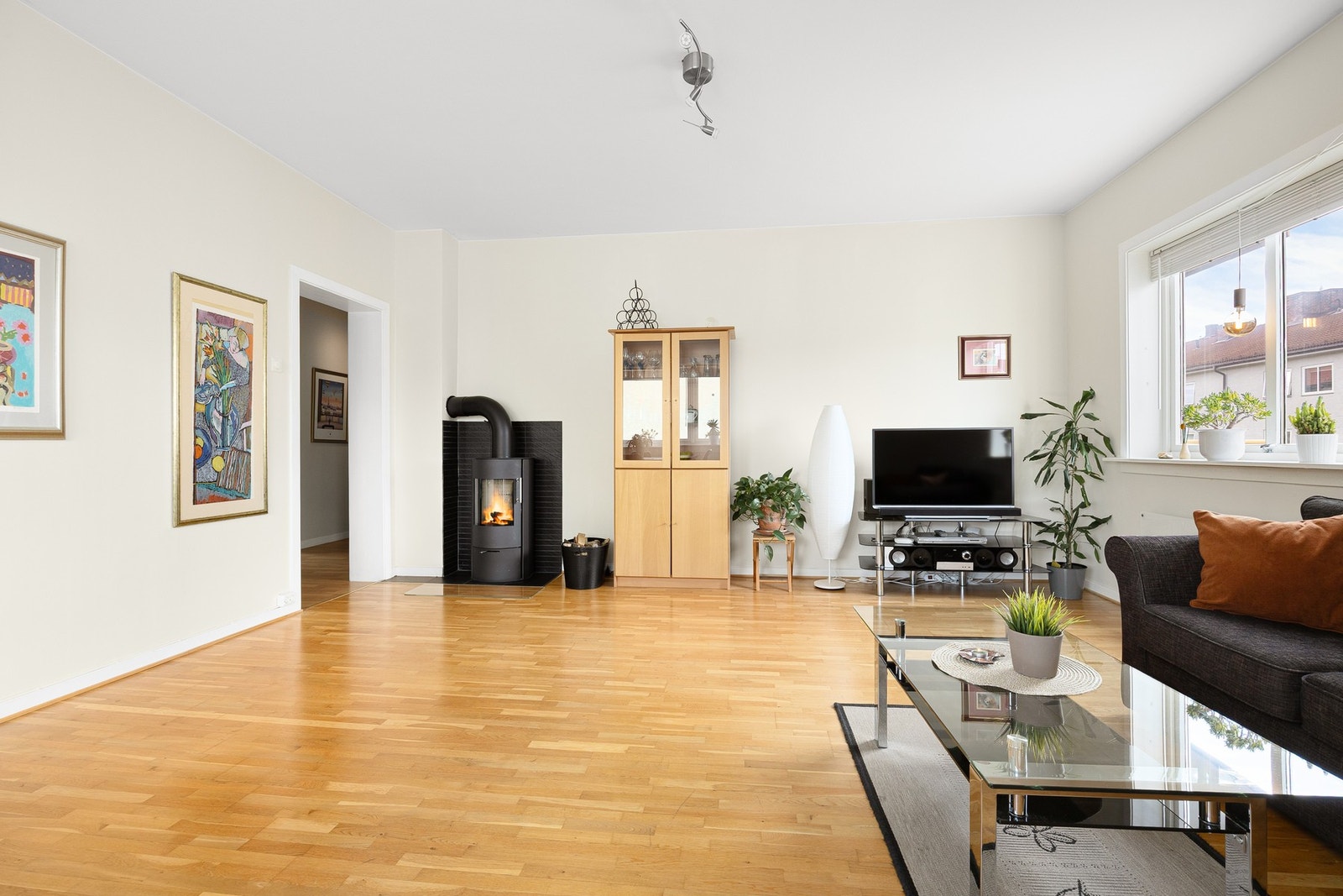 Stuen er romslig og har gode møbleringsmuligheter. Galleribilde
