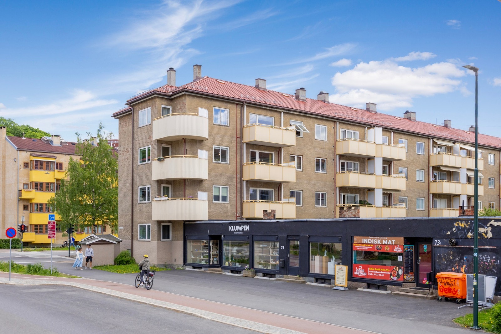 Byggets fasade. Her ser man sameiets næringslokale som leis ut og sikrer god økonomi til sameiet. Galleribilde