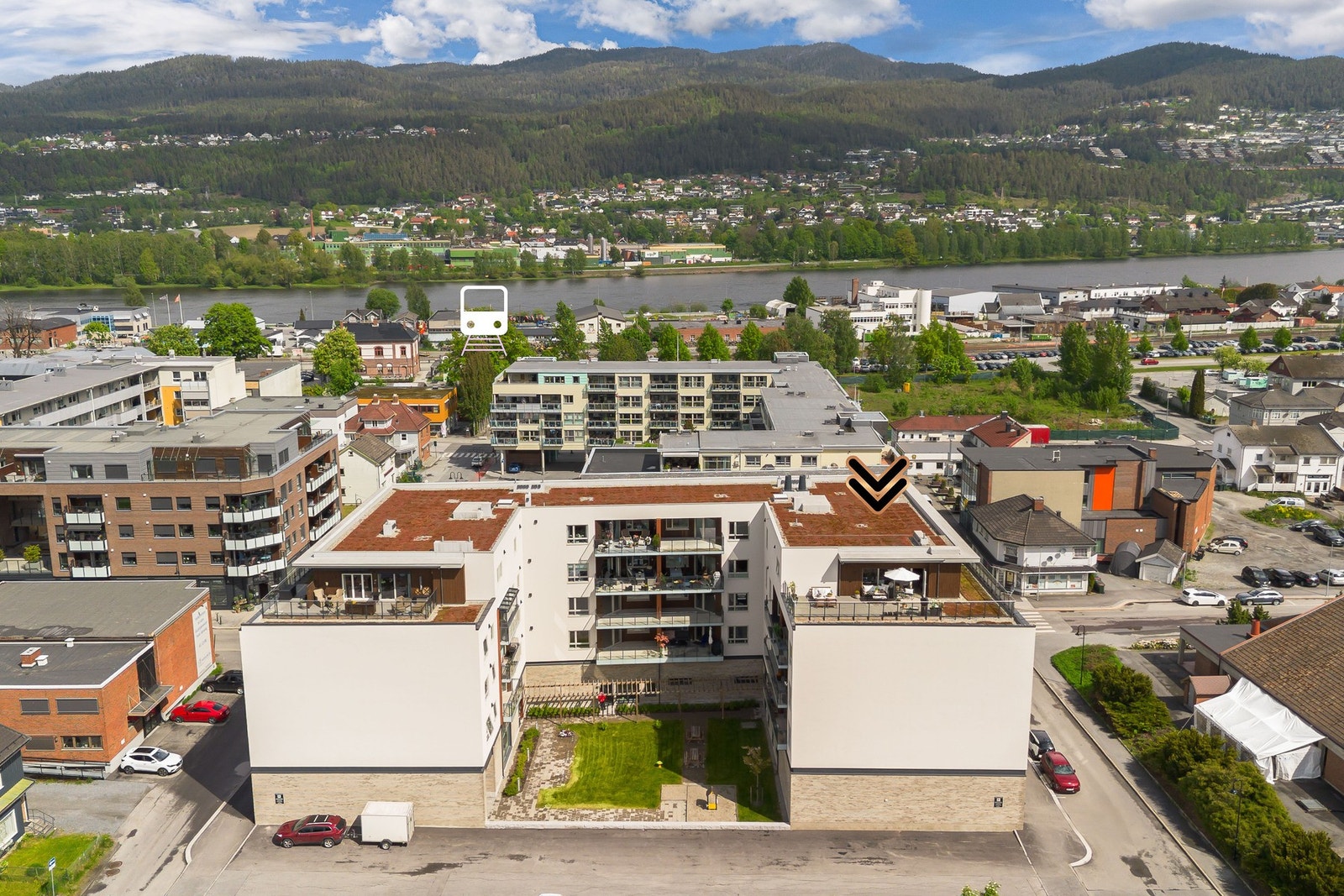 Uteområdet rundt bebyggelsen er laget for å skape sosiale møteplasser for beboerne. Galleribilde
