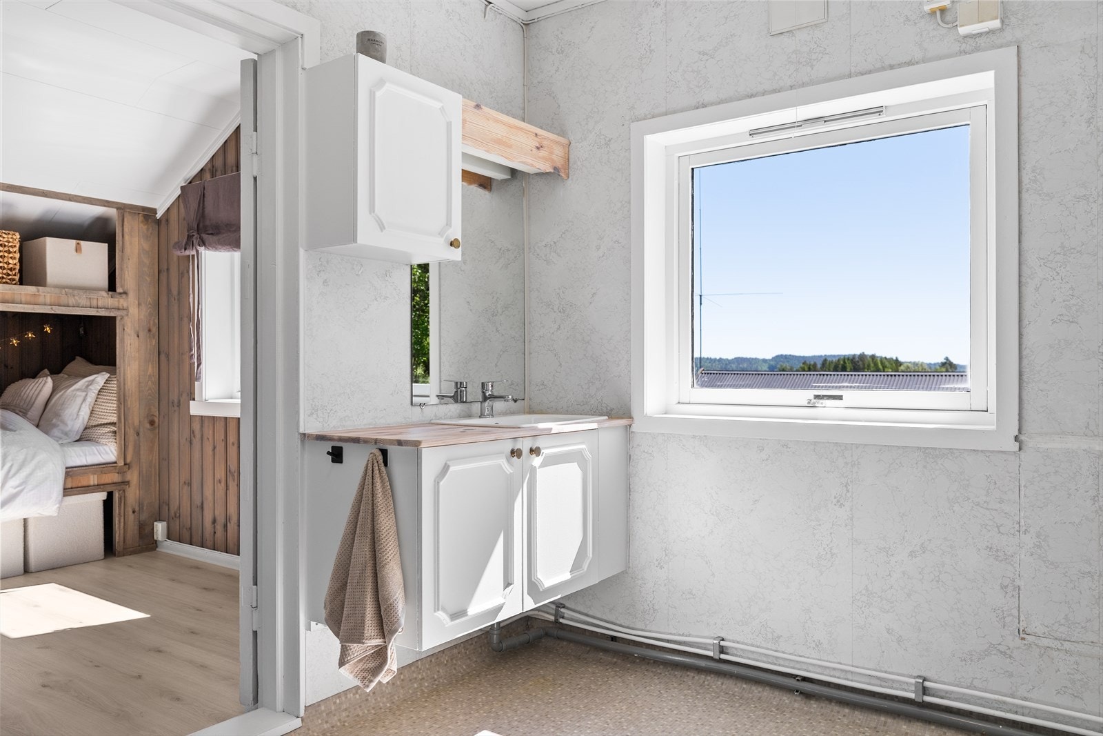 Videre er det direkte adkomst inn til badet. Galleribilde