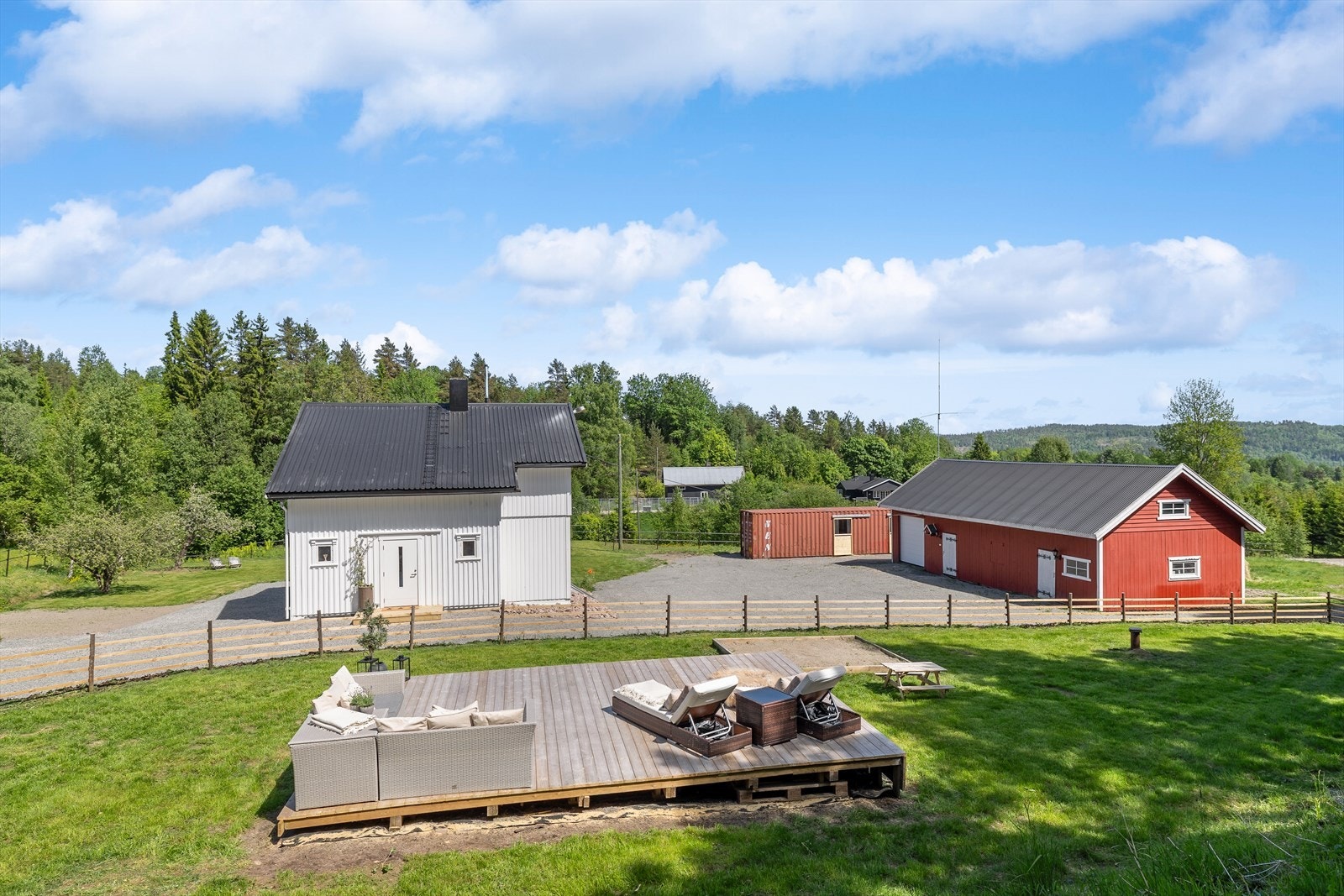 Det er gruset opp og klargjort rundt boligen, men det er ikke søkt om tilbygg. Galleribilde