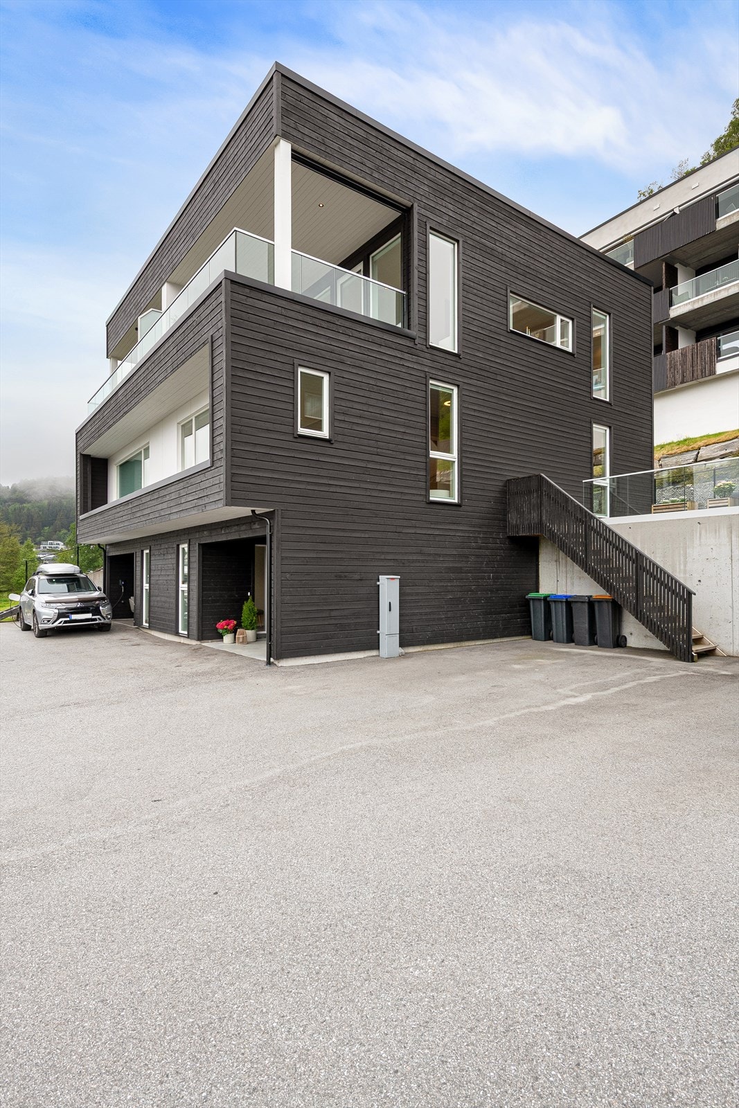 Vertikaldelt tomannsbolig oppført i 2019 over tre plan. Galleribilde