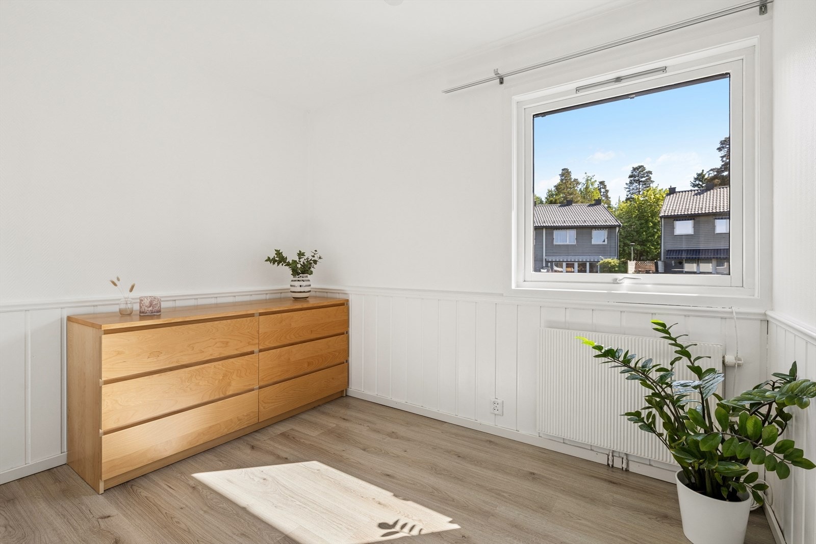Det tredje soverommet passer godt som gjesterom, barnerom eller hjemmekontor. Galleribilde