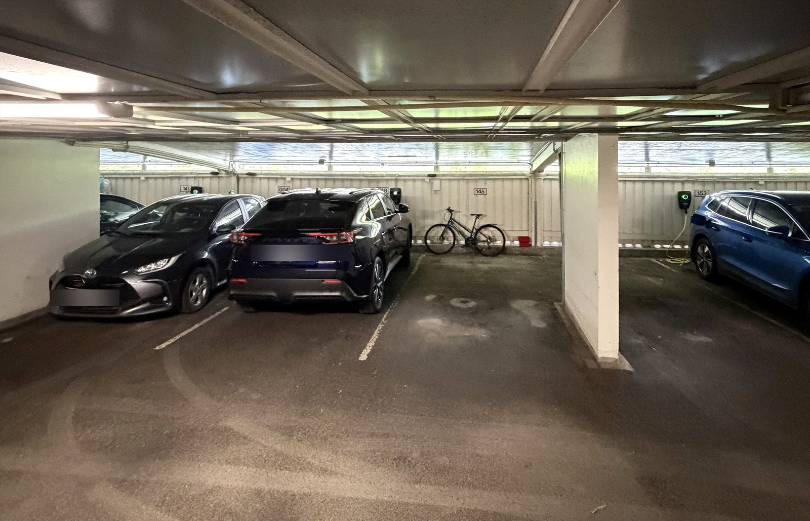 Biloppstillingsplassen er merket med nr.145. Garasjen er plassert under blokk nr. 2-6. (Bilde tatt av selger) Galleribilde
