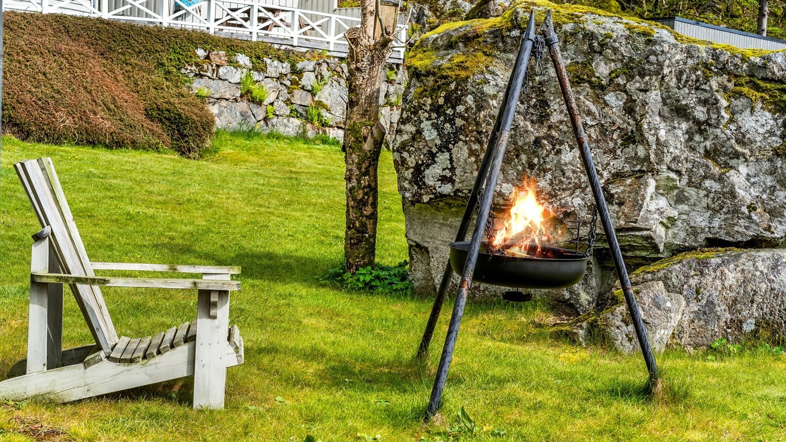 Flere hyggelige uteplasser på tomten. Galleribilde
