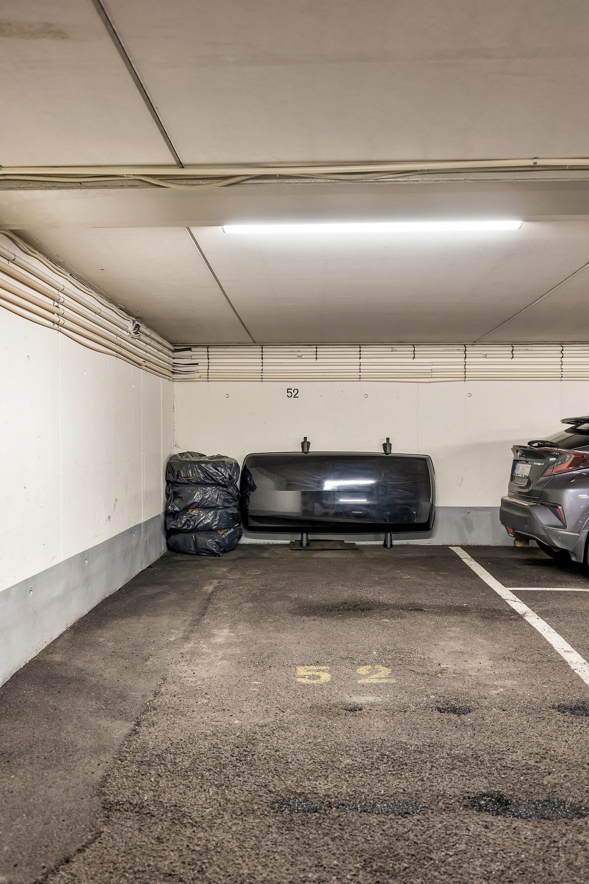 Det medfølger en parkerignsplass i kjeller. Galleribilde