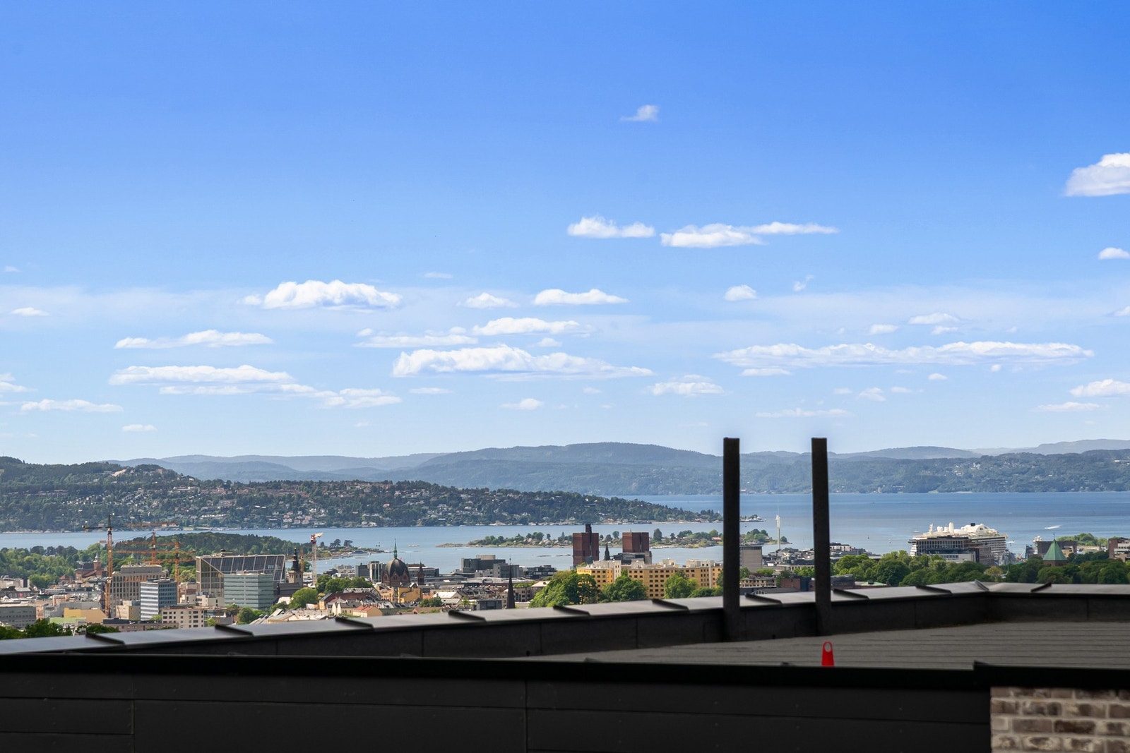Utrolig flott utsikt over byen og fjorden! Galleribilde