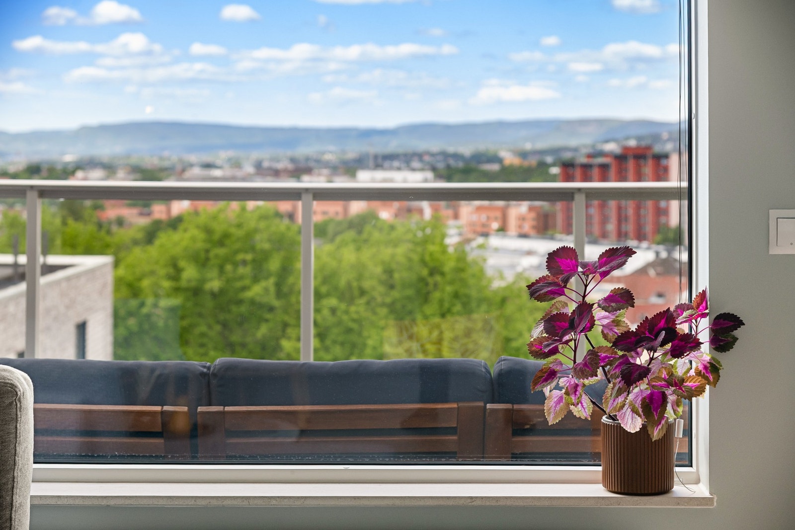 Balkongdøren og alle vinduene i leiligheten har 3-lags isolerglass fra 2019, Galleribilde