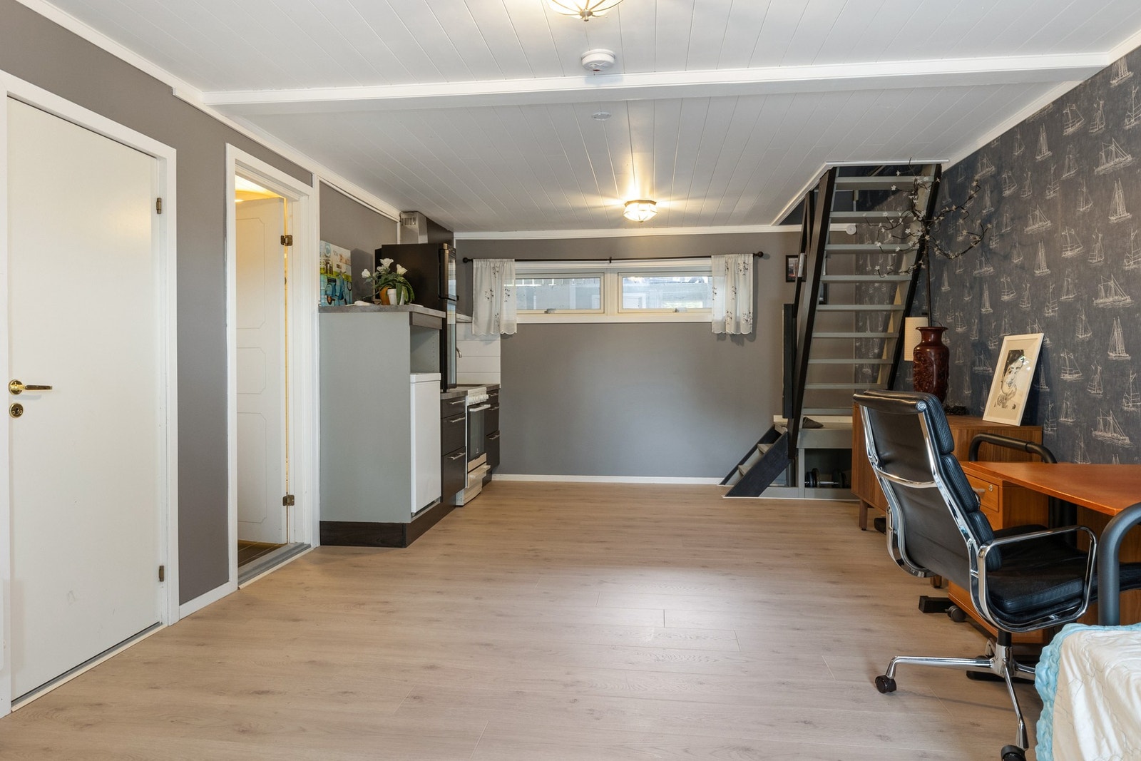 Kjøl og frys medfølger i hybelen. Galleribilde
