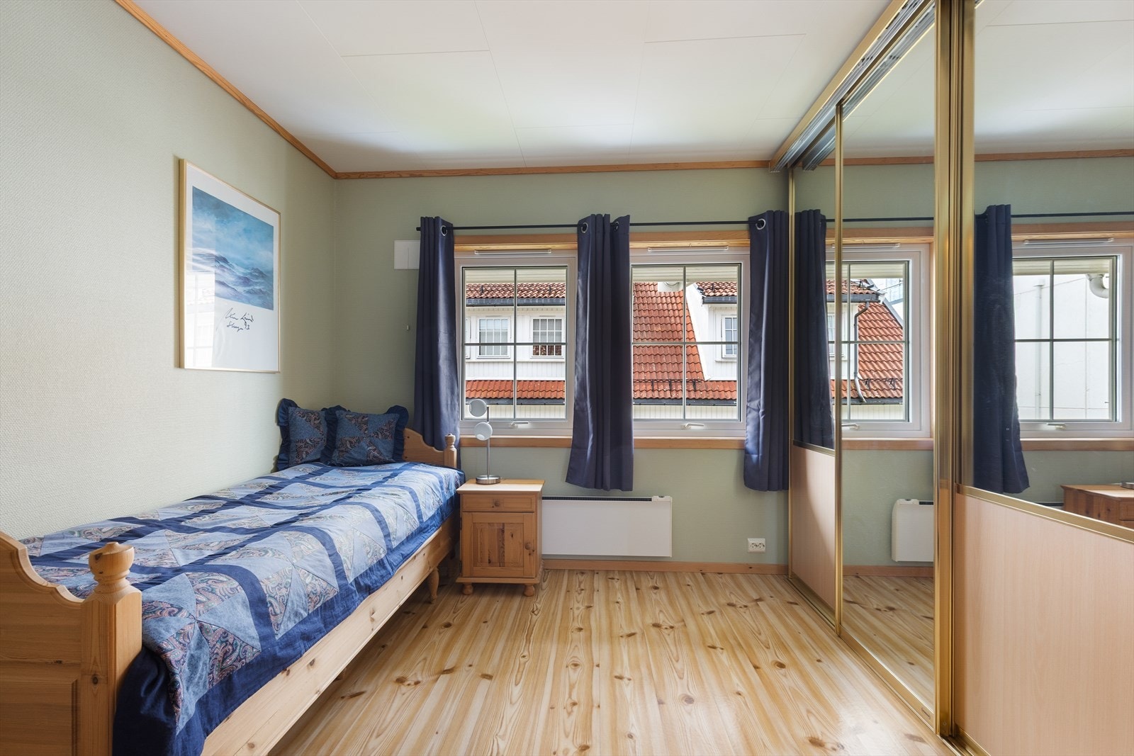 Leiligheten har to gode soverom med god plass til seng og garderobeløsning. Galleribilde